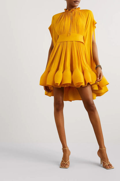 Kort geplisseerd jurkje | Wijd en zwierig | Saffraangeel