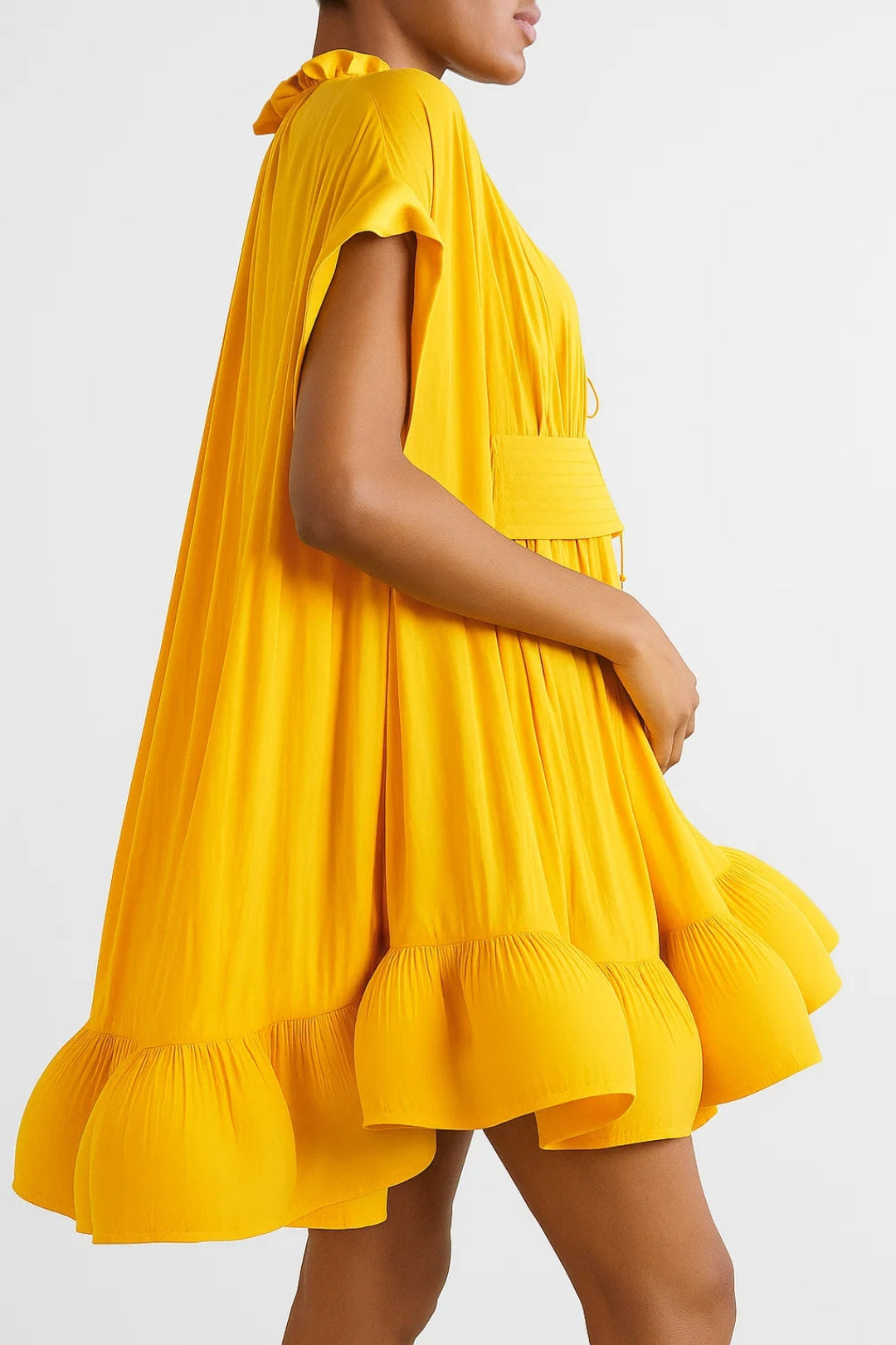 Kort geplisseerd jurkje | Wijd en zwierig | Saffraangeel