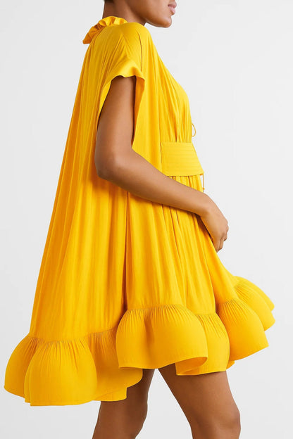 Kort geplisseerd jurkje | Wijd en zwierig | Saffraangeel