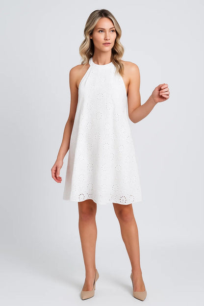 Wit jurkje met broderie anglaise | Uitlopend model | Hoge hals