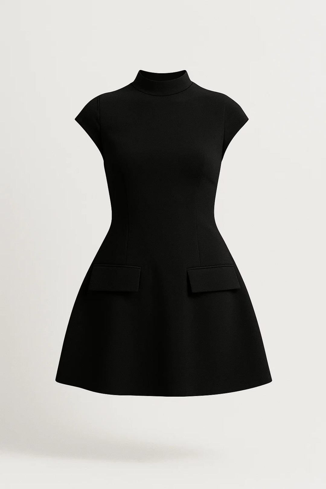 Kort jurkje met hoge hals en decoratieve zakken