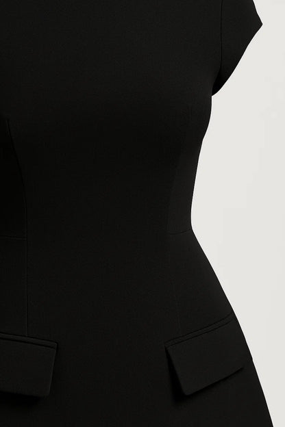 Kort jurkje met hoge hals en decoratieve zakken