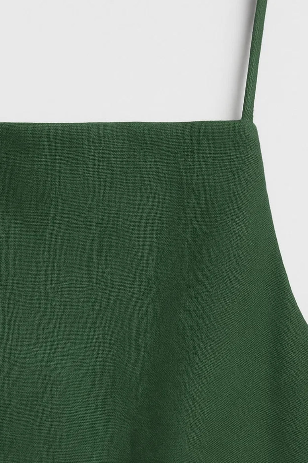 Kort jurkje met dunne bandjes | Rechte halslijn | Uitlopende snit