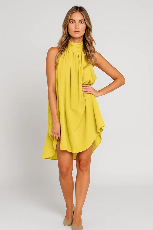 Kort limoengeel jurkje zonder mouwen | Hoge geplooide hals