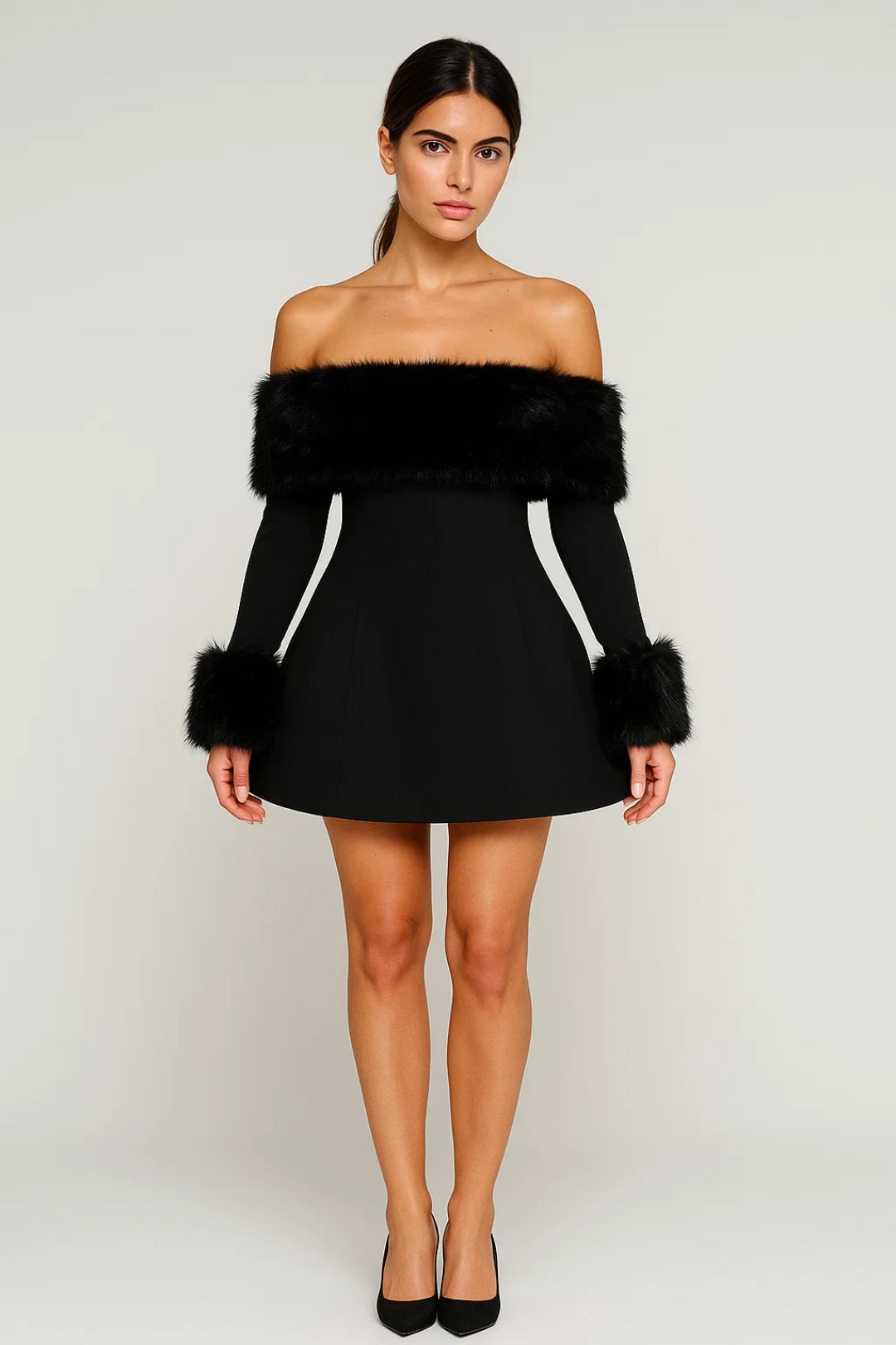 Kort zwart jurkje met lange mouwen en imitatiebontdetails