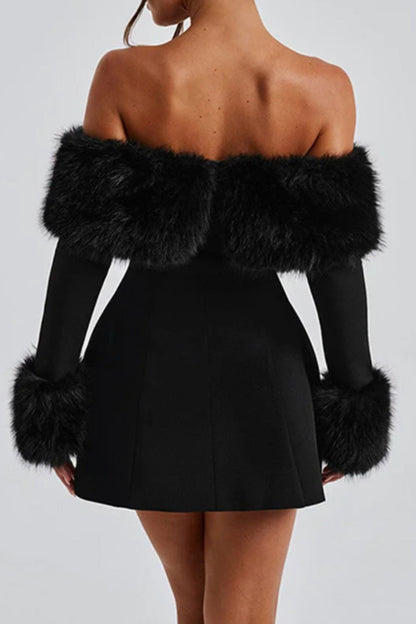 Kort zwart jurkje met lange mouwen en imitatiebontdetails