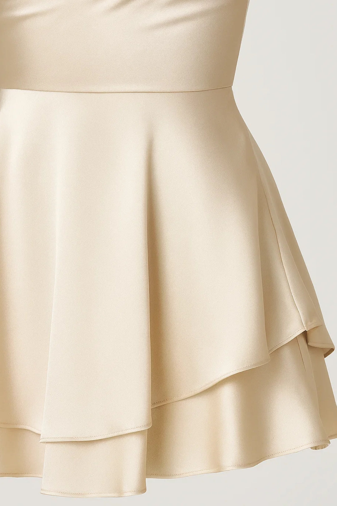 Kort jurkje met ruches | Dunne bandjes | Elegante glanzende finish