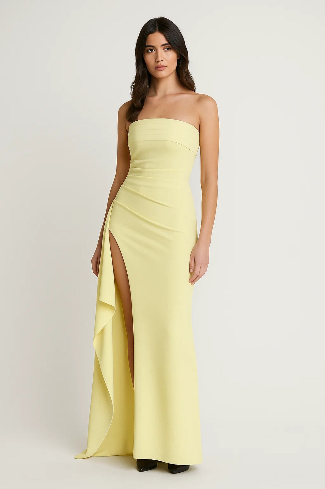 Lange strapless jurk met split en zijwaartse ruches | Aansluitende pasvorm