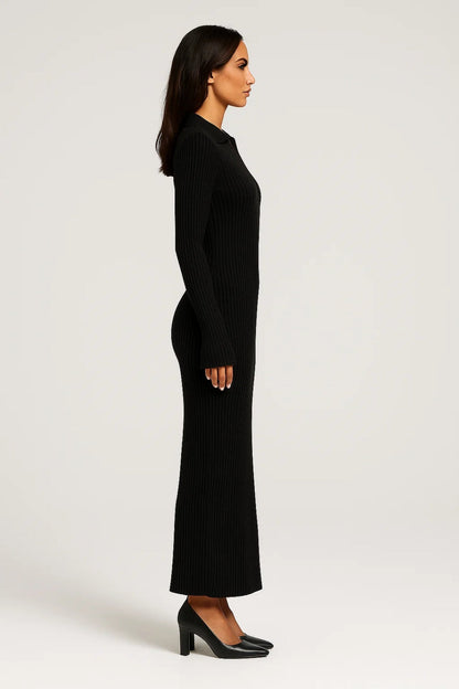 Lange ribgebreide jurk | Diepe V-hals | Uitlopende lange mouwen