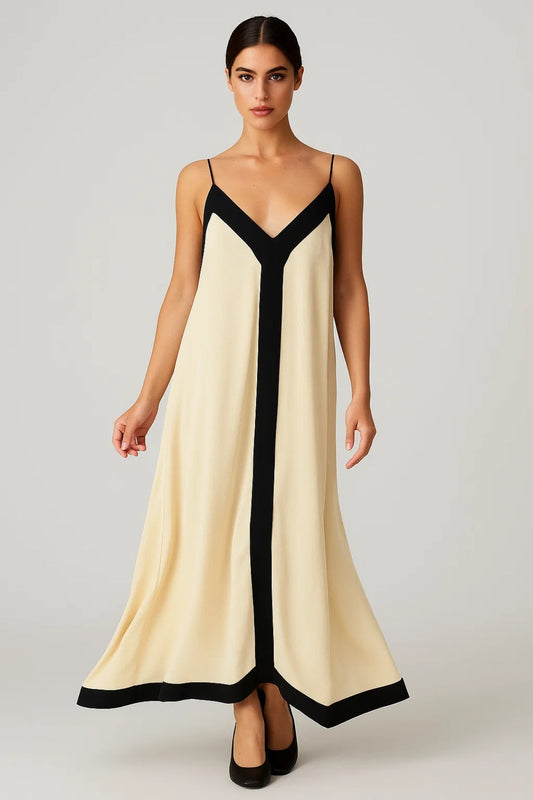 Lange uitlopende jurk met dunne bandjes | Contrasterende details | V-hals