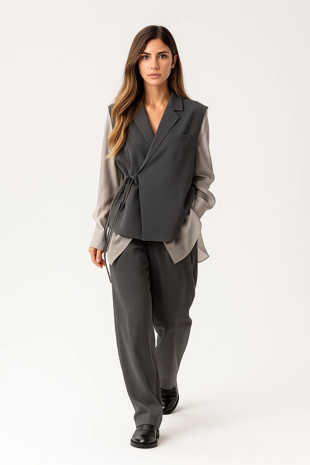 Tweedelige Set Dames | Asymmetrisch Gilet met Lintsluiting en Wijde Pantalon | Eigentijds en Minimalistisch