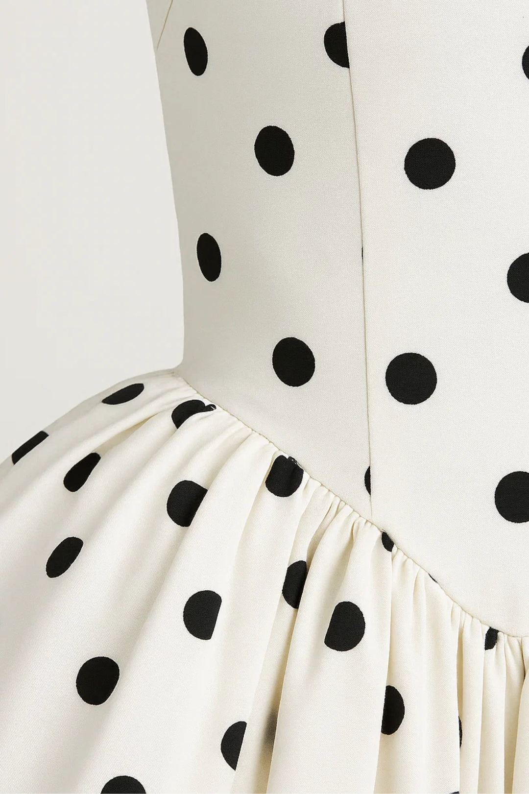 Ballon-minijurk met halterhals | Korte, volumineuze snit