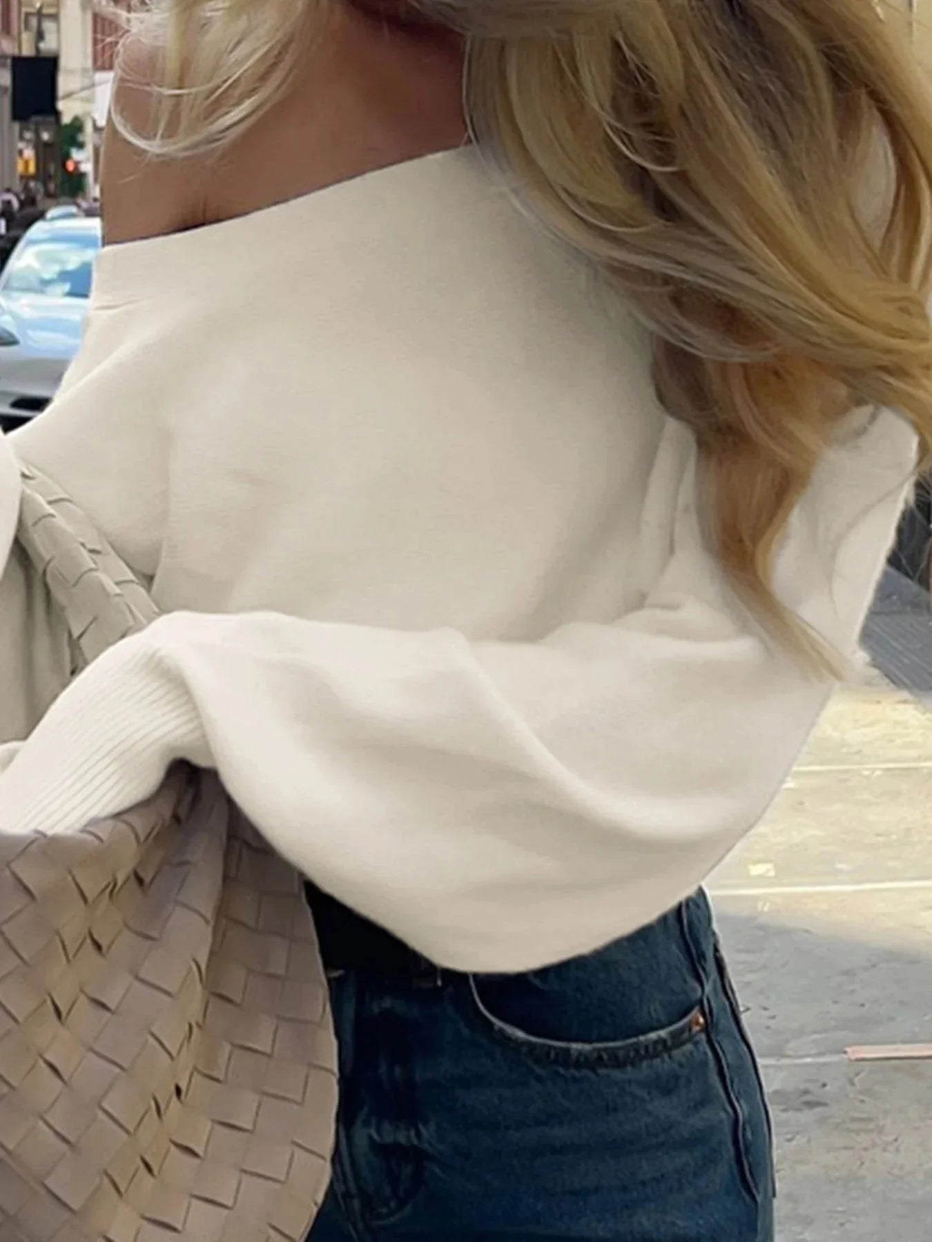 Aubrey Getailleerde Off-Shoulder Gebreide Trui